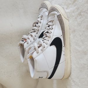 Nike Men's Blazer Mid 77 Size 10